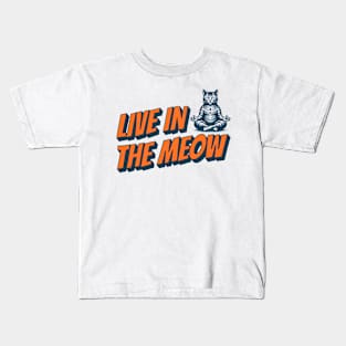 Meditating cat | Live in the meow Kids T-Shirt